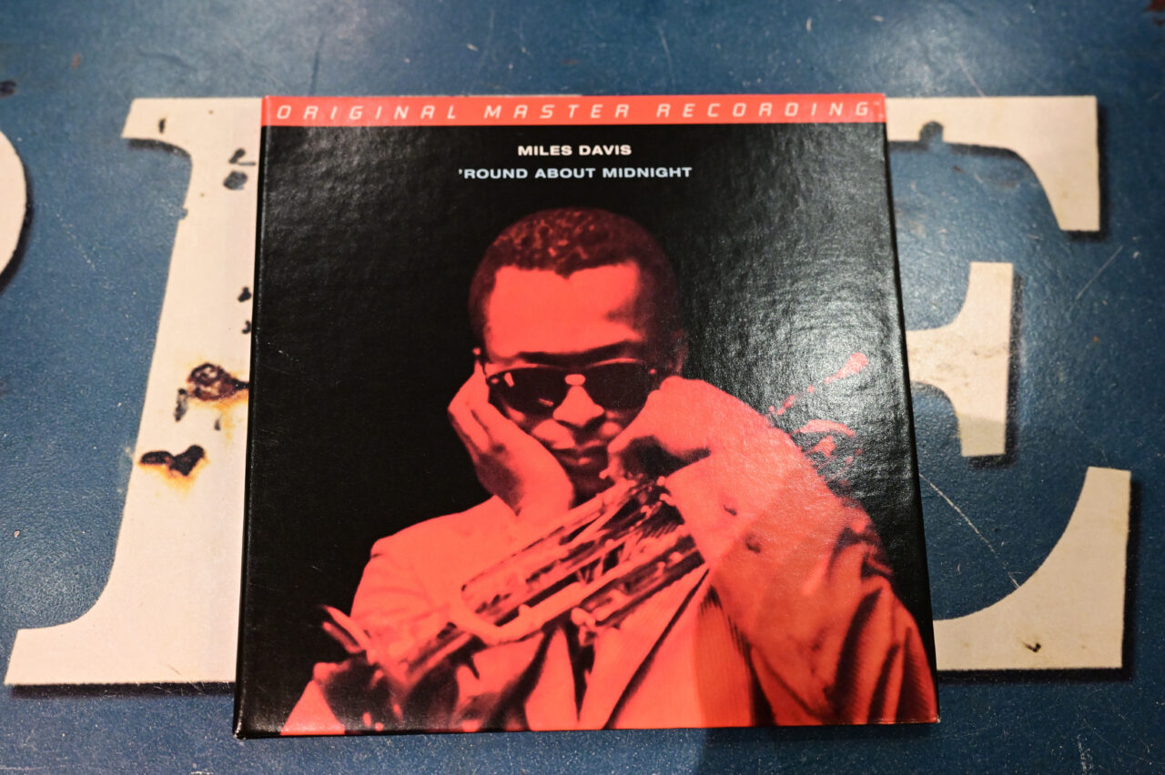 Miles Davis『Round About Midnight』レビュー