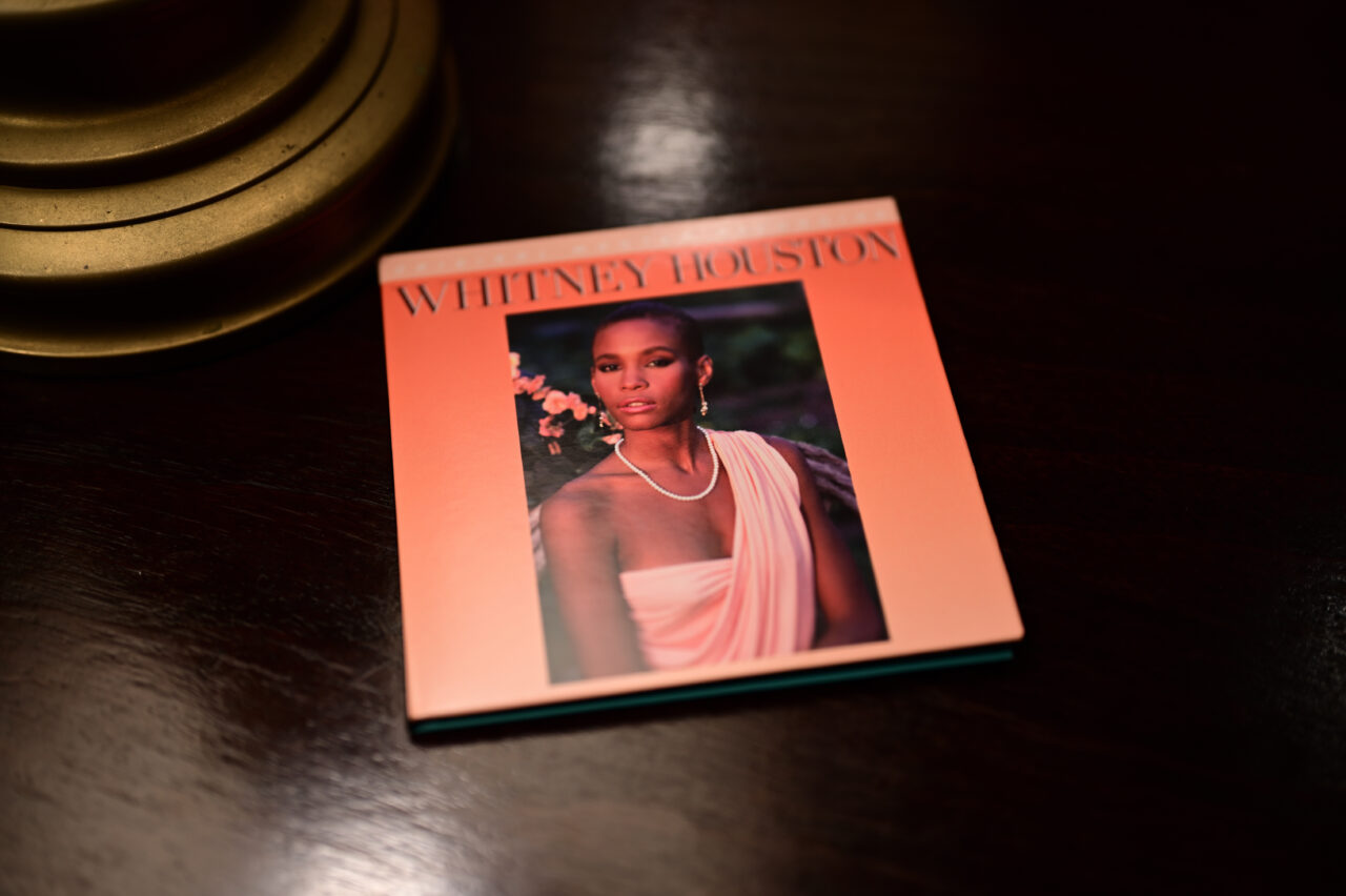 Whitney Houston『Whitney Houston』レビュー